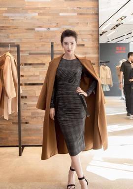 黑色|李冰冰打卡环球影城被偶遇，“生图照”状态超赞，满头脏辫太酷飒