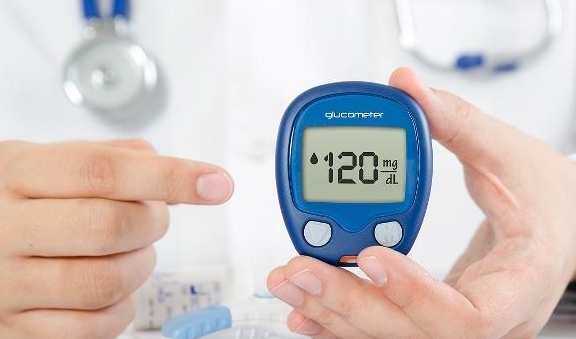 控制|根据3种人群判断：餐后血糖10mmol/L高还是不高？
