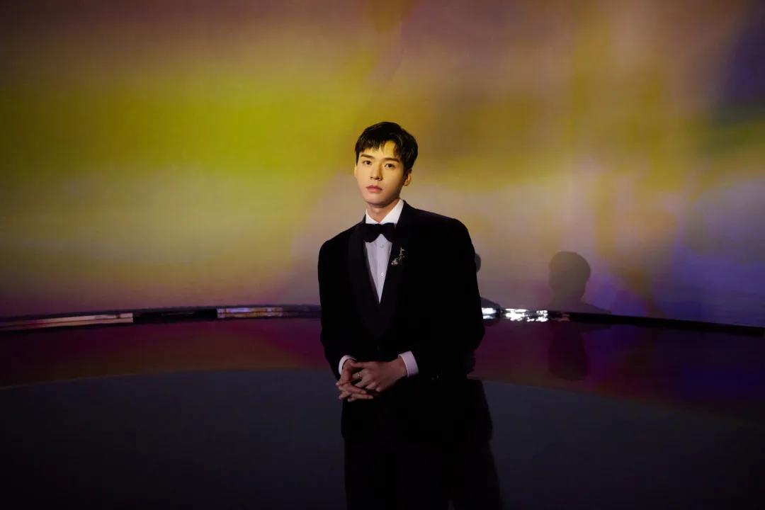 高颜值男神龚俊以往照片扒出 实际颜值让粉丝惊呼 温客