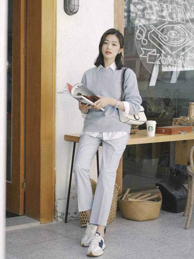 帆布鞋|秋天正确的打开方式,针织衫的温柔少不了,可以尝试这样搭超好看