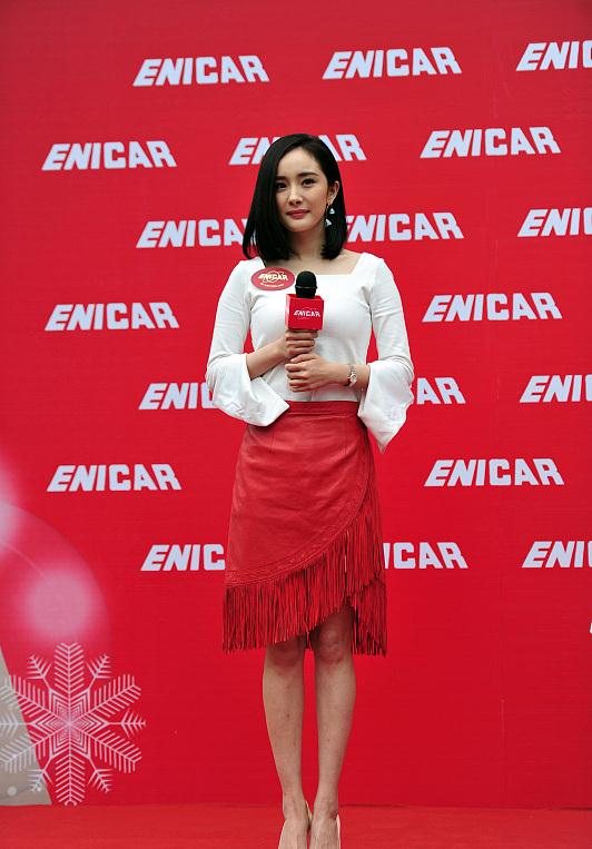 服装|杨幂真的好勇敢啊，和小9岁的许凯演情侣，看照片还挺有cp感