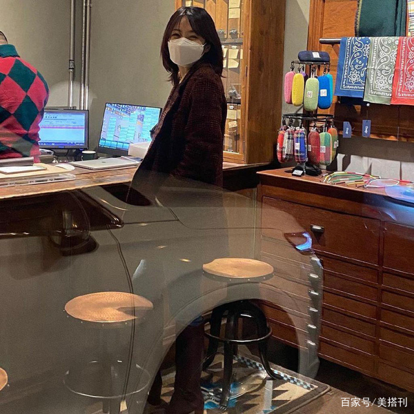 毛衣|41岁蔡琳离婚后首露面,格子大衣配牛仔裤高筒靴,温柔中透着坚韧