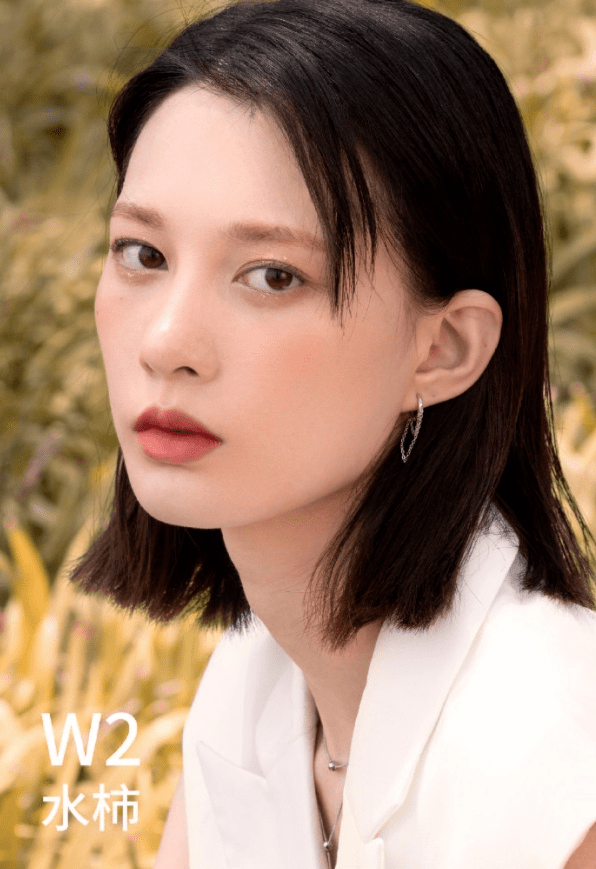 into|抓住夏天的小尾巴，口红就要纯欲范儿