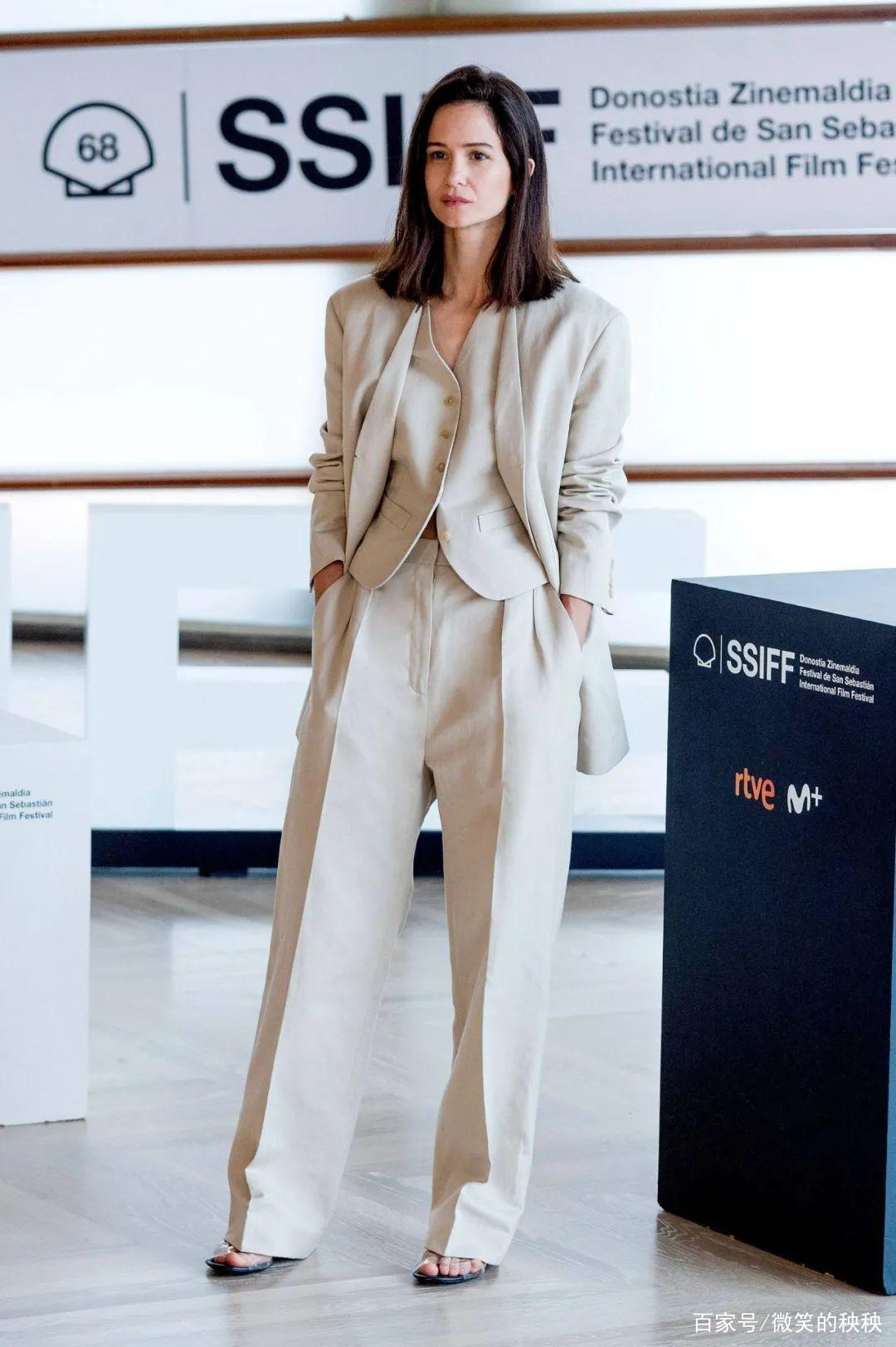 身材|入秋后买裤子，这一款真值得考虑，藏肉又有型