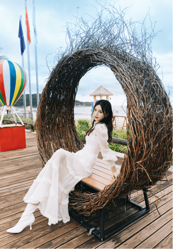 颜色|终于体会到文咏珊的美了，就算与南韩颜值女星同框，也美得很惊艳