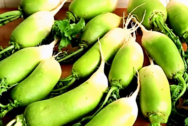 做法|这份早餐全家爱，简单一做，酥脆鲜香，比包子馒头好吃，太解馋