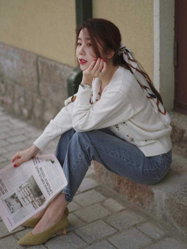 感觉|秋天不穿裙子也很浪漫,针织开始搭配牛仔裤优雅大气,高级时髦
