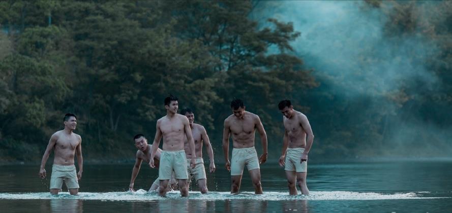 发型|抹发胶抽雪茄,《亮剑3》变偶像养成,人民日报也看不下去了