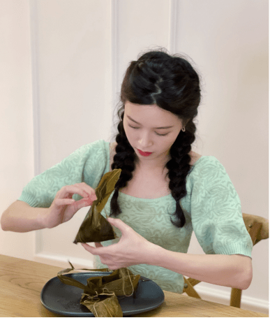 颜色|终于体会到文咏珊的美了，就算与南韩颜值女星同框，也美得很惊艳