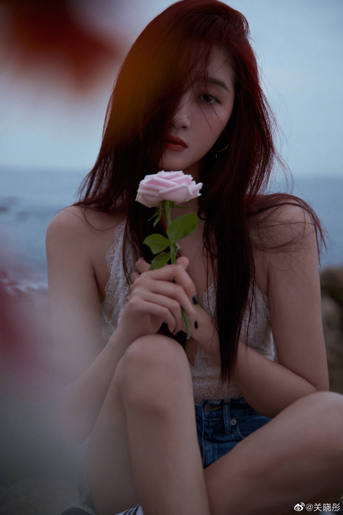 自拍|女星周五份营业来袭！金晨晒怼脸自拍太诱人，迪丽热巴秀厨艺好赞