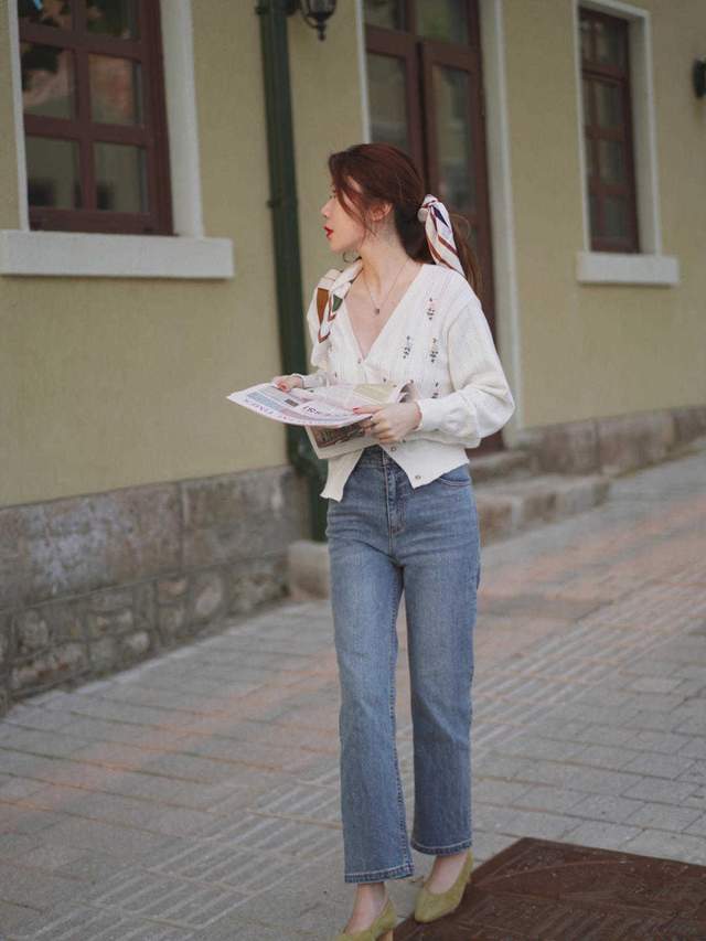 感觉|秋天不穿裙子也很浪漫,针织开始搭配牛仔裤优雅大气,高级时髦