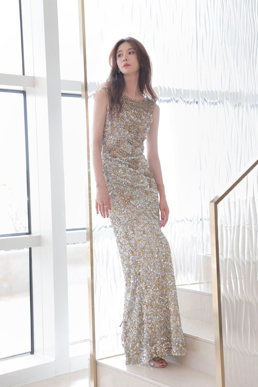 仙女|46岁林志玲魅力不减,穿一袭红色薄纱连衣裙高级减龄,气色超好