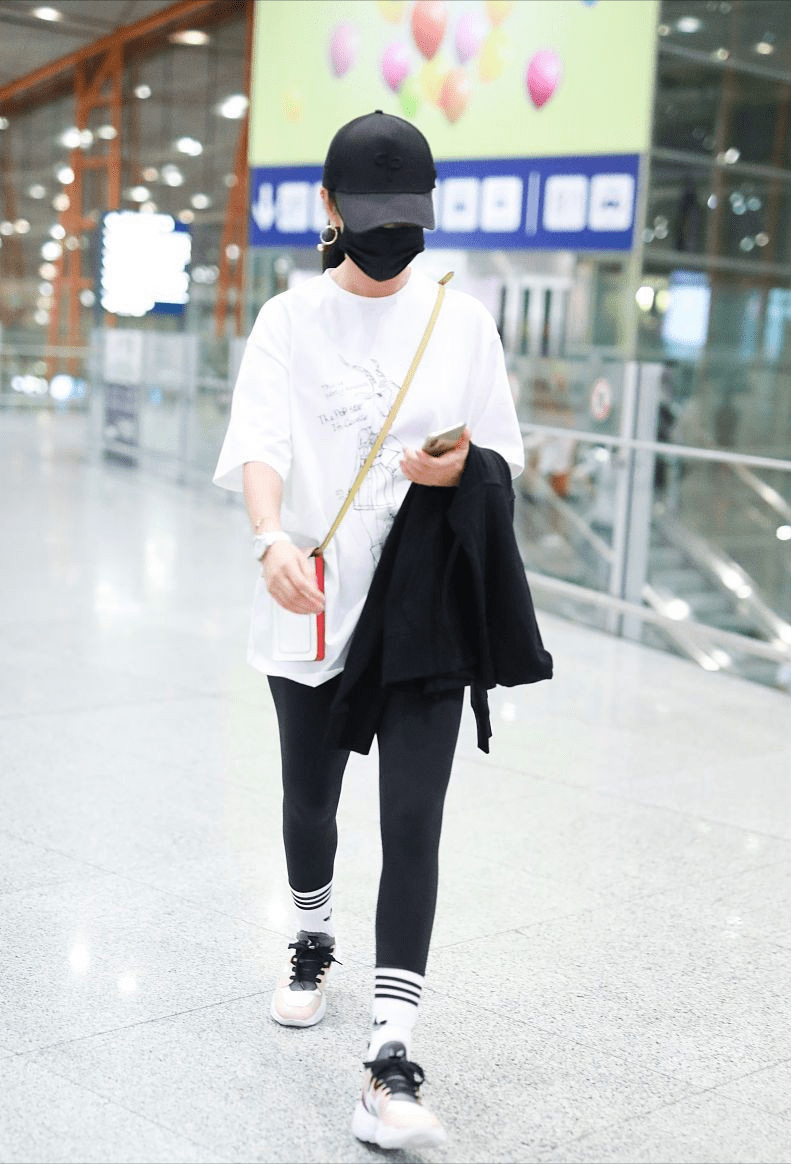 都藏|李冰冰的高级都藏在配色里,黑白配搭经典大气,年龄气息都被减弱