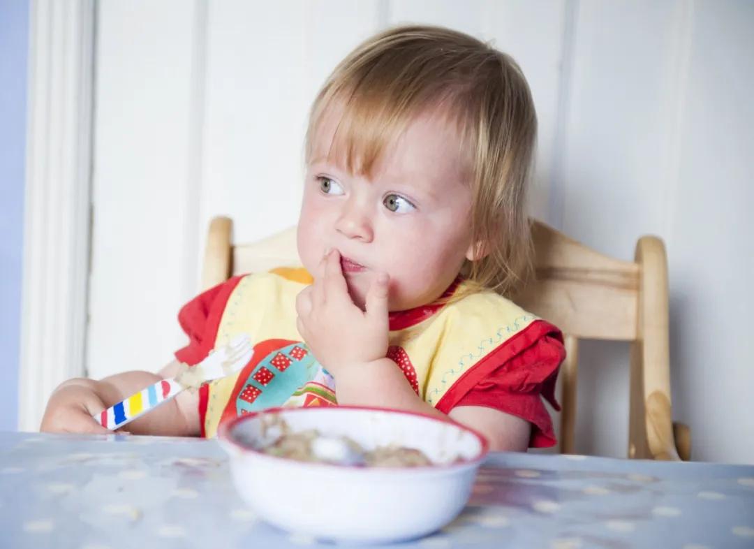 食欲|为啥宝贝回家总喊“饿”？难道是在幼儿园没有吃饱吗？