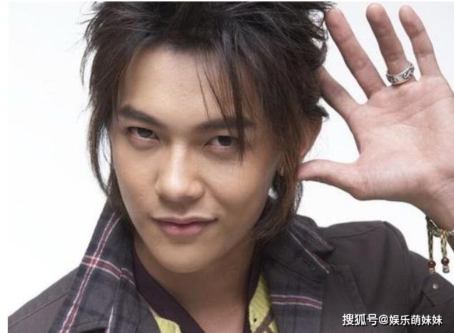 因此汪东城就参演了个人首部电视《恶作剧之吻》,而这部剧也是打开他