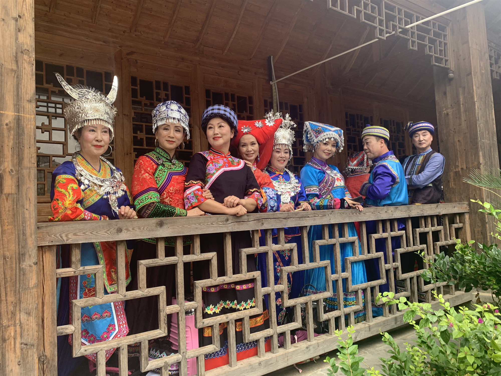 刘章|电影《再看我一眼》在贵州贞丰县杀青大吉