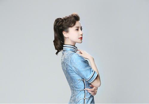 网友|众多女星掀起旗袍热，王牌女主播冯提莫申请“出战”，竟美出新高度