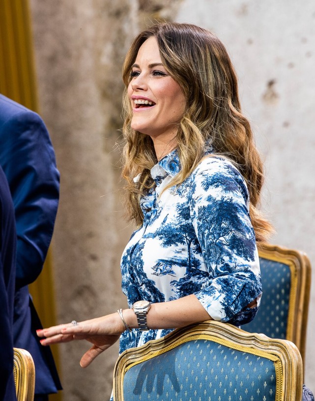 身材|瑞典不良王妃生三胎后状态佳！裹碎花裙高贵大方，比梅根幸福N倍