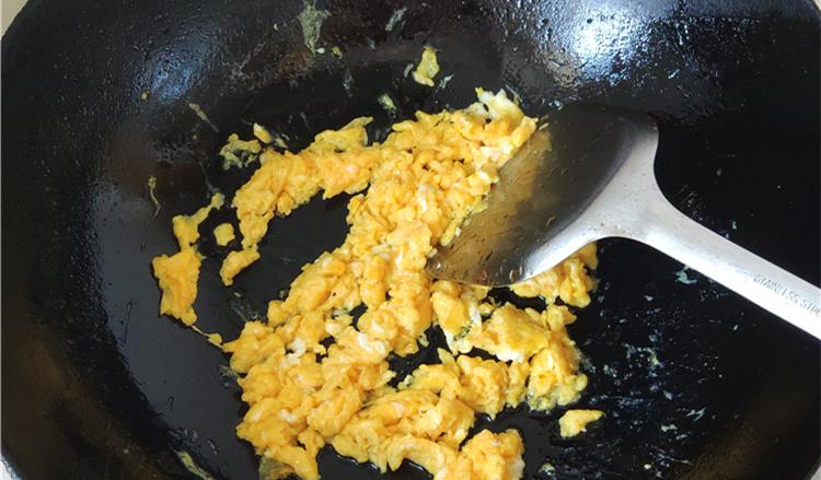 盒子|韭菜盒子新做法,不和面不揉面,煎2分钟出锅,外焦里嫩皮薄馅大