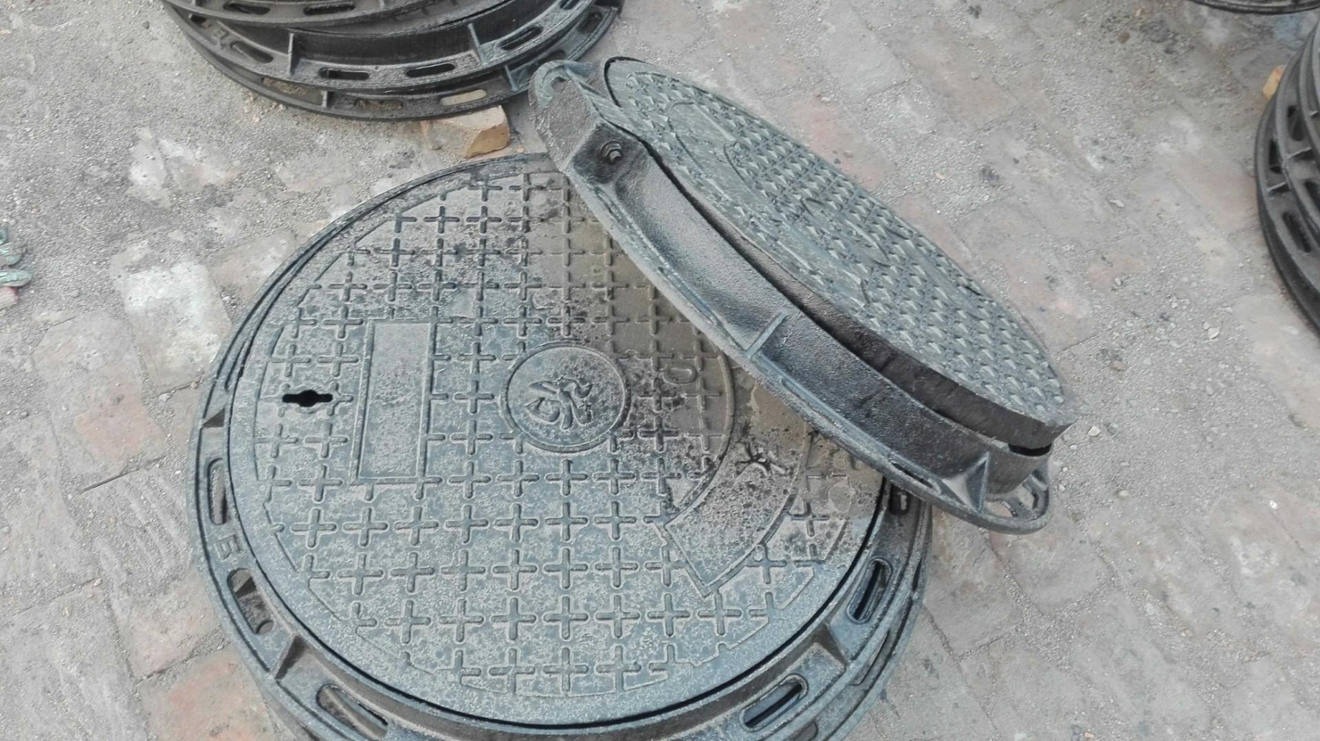 淄博市公安局高青分局田镇派出所擒获一名接连偷盗百名井盖的"井盖