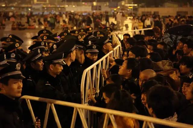 国产|难以超越的十大国产灾难片？前3名两部冯小刚，一部港片入围