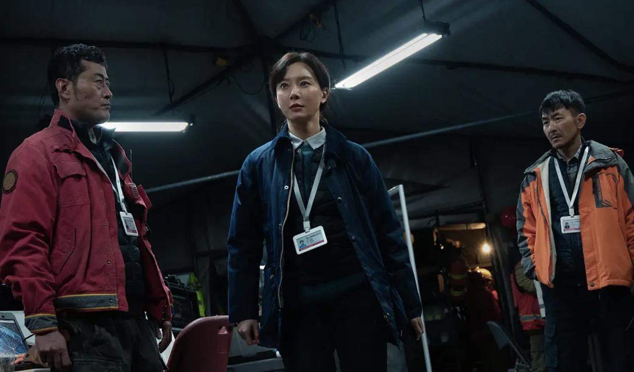 小洪|上线3天拿了9600多万票房！朱一龙新片《峰爆》，凭什么这么猛？