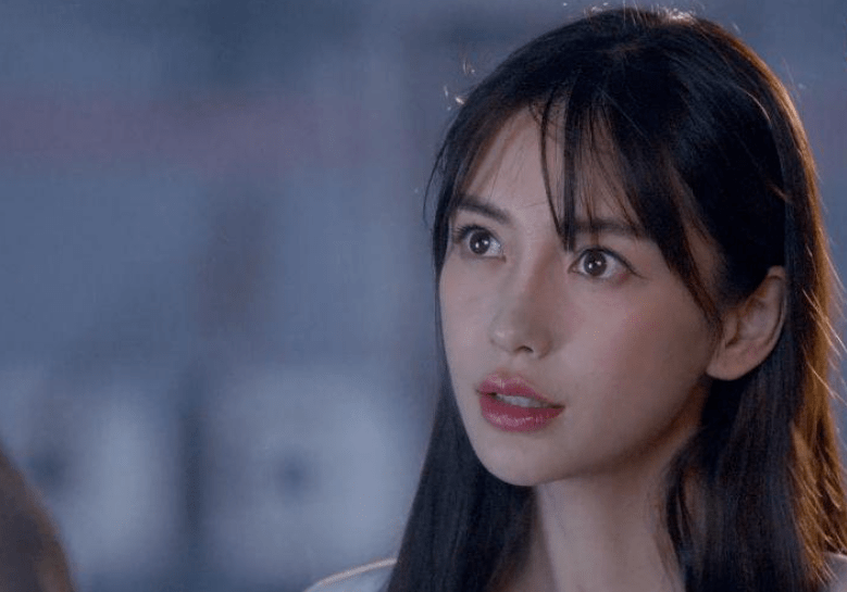 杨颖|被“齐刘海”坑过的女星们，明明是美艳大气，有刘海就成土气小妹