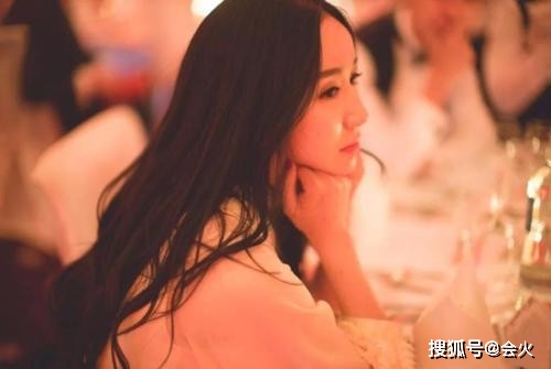 生活|脸部肿胀被疑整容过度，直播卖货销量冲第二，娄艺潇要转行当网红吗？