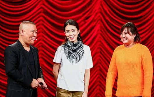 冯巩|她是杨幂的同窗好友，被冯巩带上春晚走红，如今成却喜剧女神！