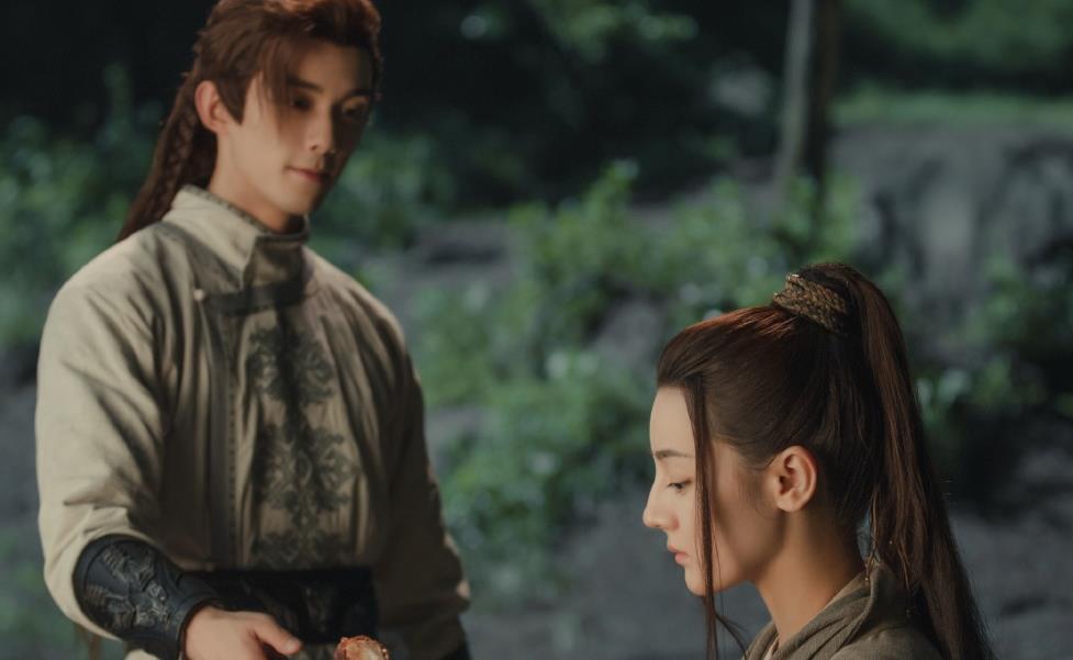 张彬彬|眼馋司藤CP大火，视后主动营业吓坏男艺人，她连最后的体面都没了