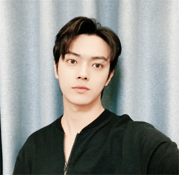 如何当明星出道 f9edfd1429c546da8274e79786960be3.png