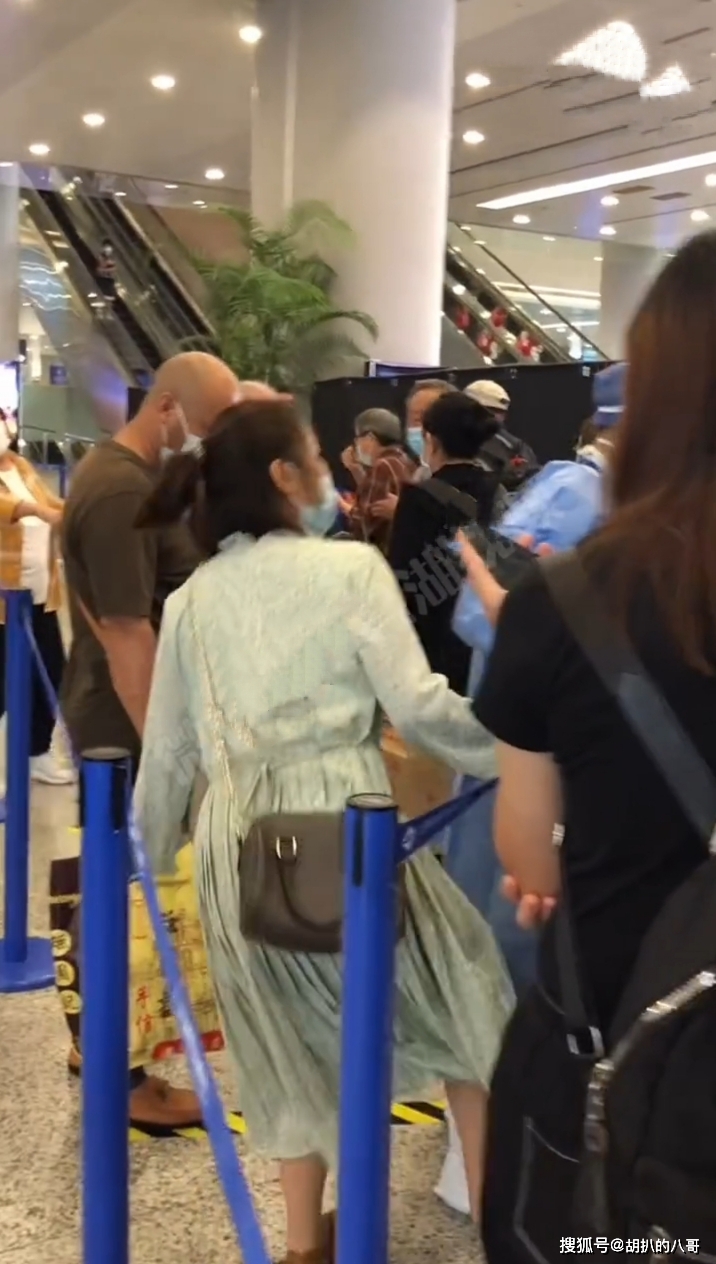 飞机场的女生多不多 3d46bdfa77314d57a4982ceb6926229e.jpeg