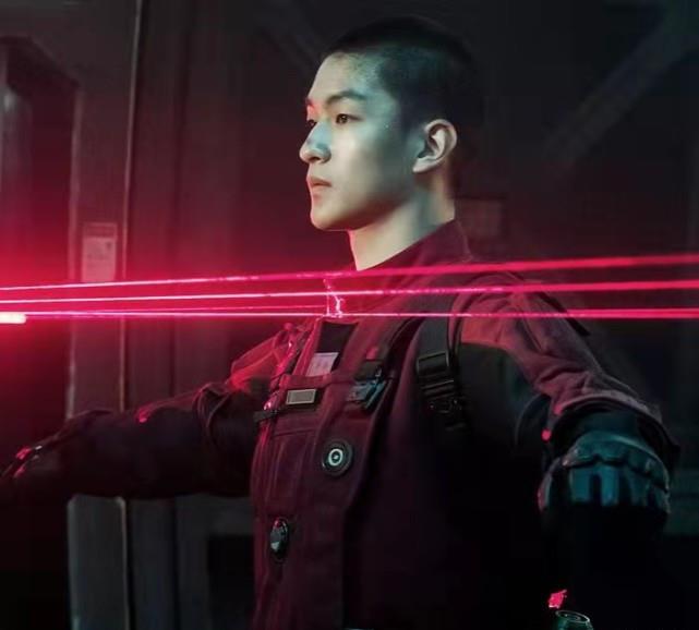 演技|男演员电影一番成绩排行,易烊千玺李易峰亮眼,第一名断层领先