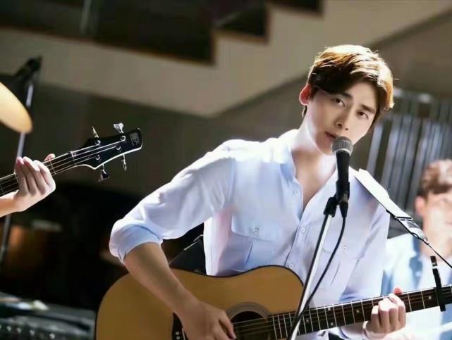 演技|男演员电影一番成绩排行，易烊千玺李易峰亮眼，第一名断层领先