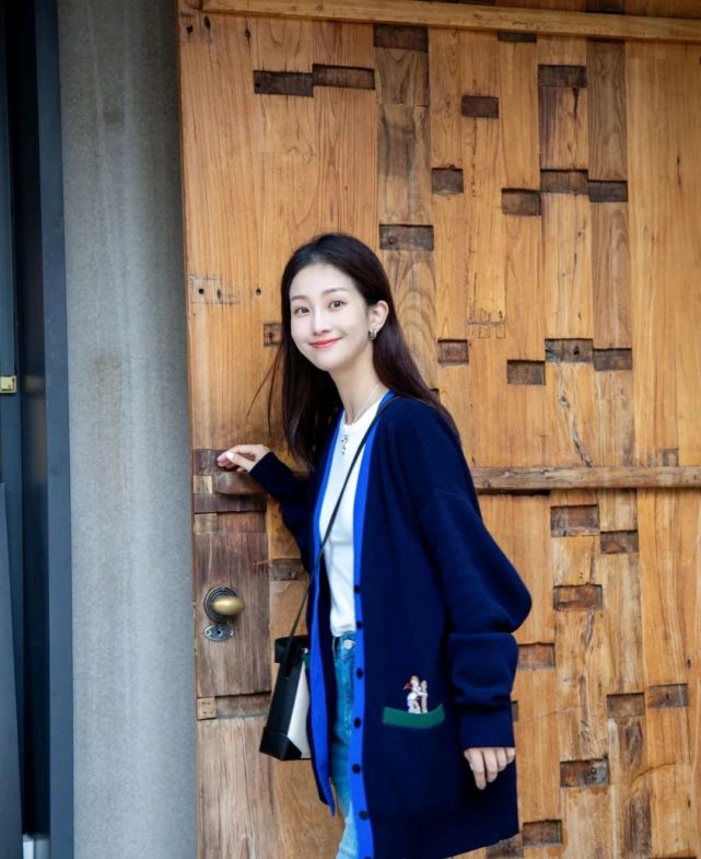 黑色|认真打扮起来的女人很美,穿搭不是为了取悦别人,而是取悦自己