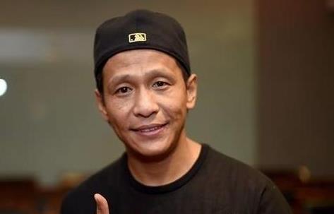 舞台|第一次上春晚就忘词，为拖延时间，瞎编了一句台词却火遍全国！