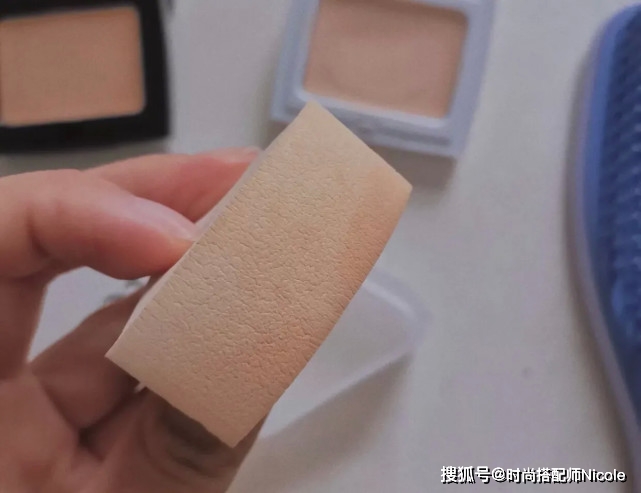 姐妹有种“口碑两极化”叫毛戈平粉膏：有人浮粉脱妆，有人画出牛奶肌