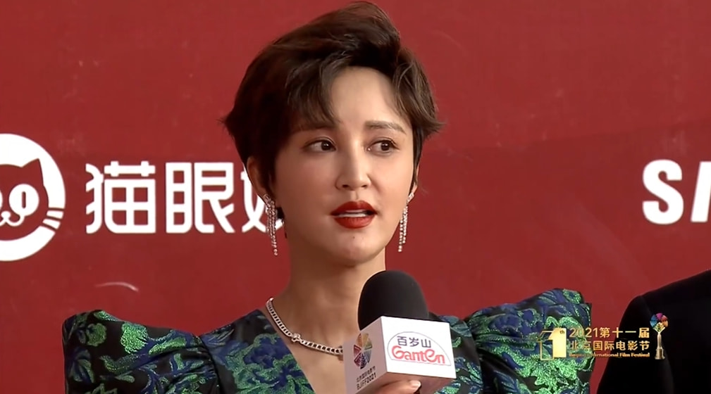 设计|北影红毯看点多,佟丽娅如仙女下凡,董璇深U性感,还有新人爆红