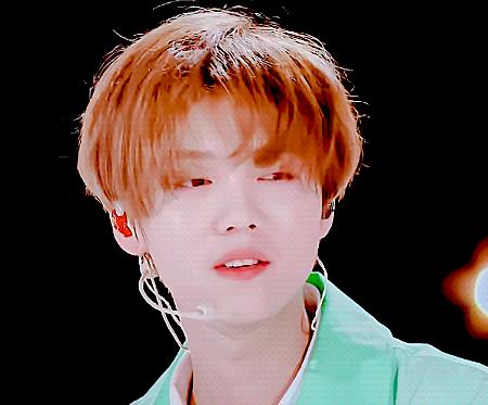 因为|《创3》四位导师同跳女团舞时，鹿晗的身高成亮点，真有178吗