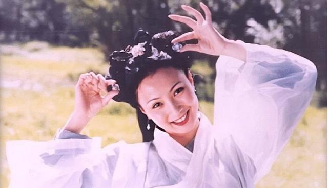 犄角|新版《春光灿烂猪八戒》杀青，旧版演员捧场客串，龙女犄角像鸡爪