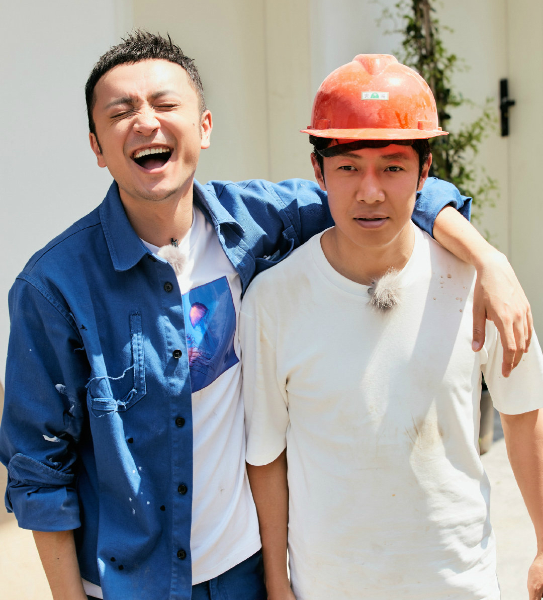 秋晚首秀的央视boys,撒贝宁尼格买提争颜值担当,谁是vocal担当