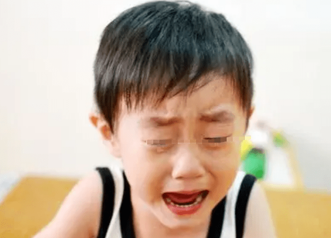 豆豆|幼儿园里男孩被女孩欺负？他们并非懦弱，而是在3点上处于弱势