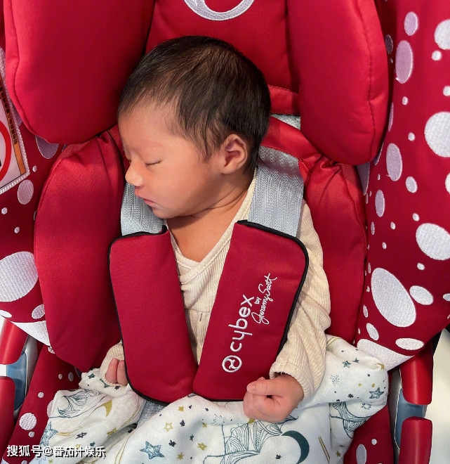 事业|麦迪娜产后11天肚子凸，二胎女儿正脸公开，儿子委屈失落不看妹妹