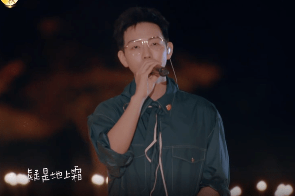 阿云嘎|卫视中秋晚会明星造型：张碧晨人鱼裙仙气足，戚薇蓬蓬袖夸张