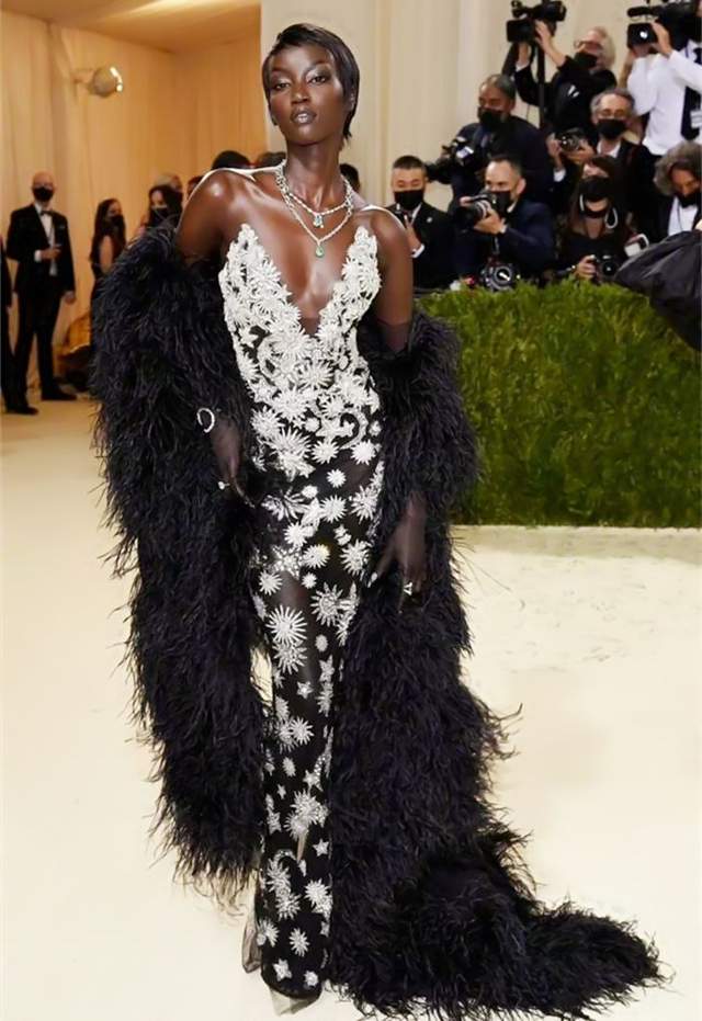 Rihanna|有群芳斗艳也有群魔乱舞！来看九月Met Gala红毯有哪些神仙与妖怪