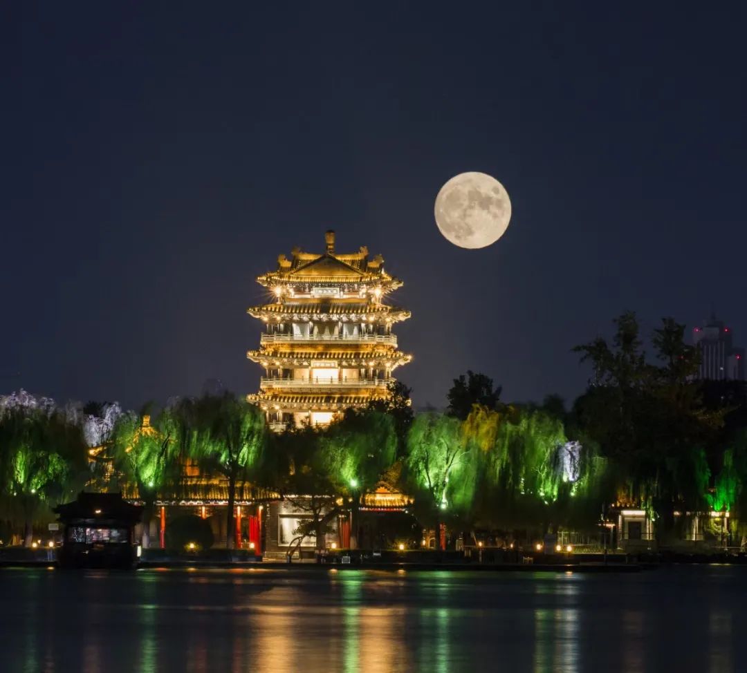 明月|济南月亮大片流出！今晚，在泉城看月亮爬上来!