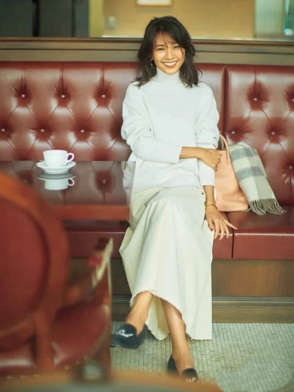 米黄色|日系穿搭,还是毛衣搭配半裙优雅,让你从路人变女神!