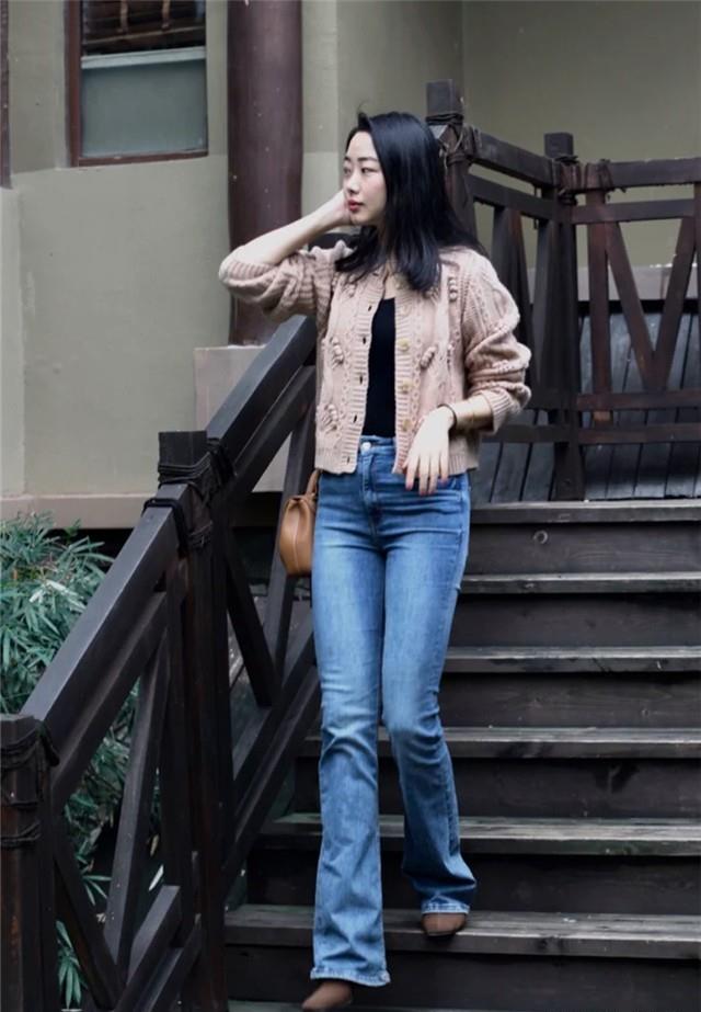 面料 今春流行的奶茶色“开衫”,温柔恬静又大方,尽情演绎气质淑女范