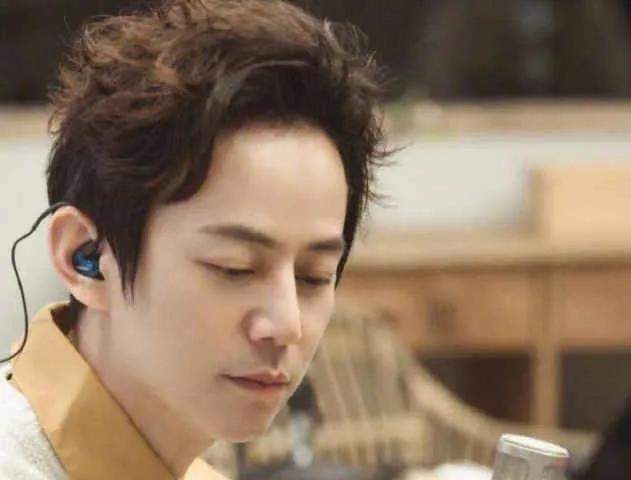 事故|直播事故中的主持人反应：冬阳慌乱，倪萍机智何炅暖心，董卿淡定