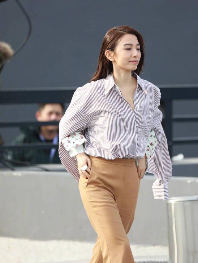 青春 37岁田馥甄素颜好白嫩,穿牛仔裤减龄腰却大了半圈,88斤体重不假